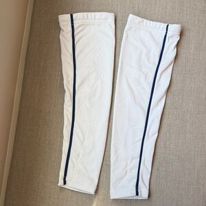 Men’s Rapha White Cycling Arm Warmers with Navy Stripe